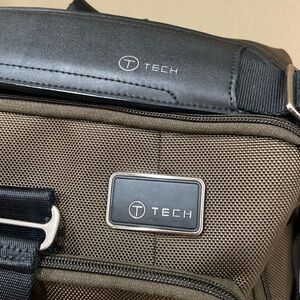 Pristine Tumi T-Tech shoulder bag
